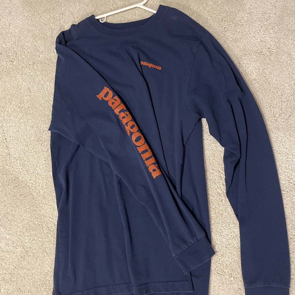 Patagonia - Mens Long Sleeve. Medium. Navy/Orange